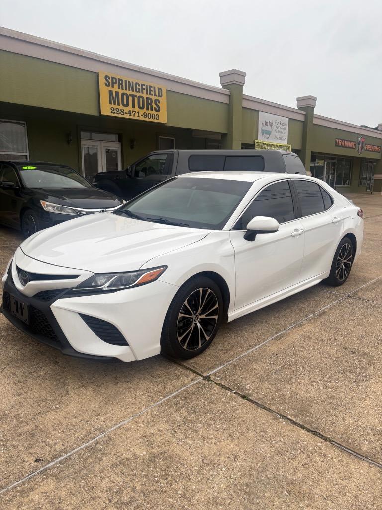 2020 Toyota Camry SE