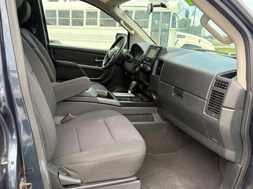 2015 Nissan Titan SV - Photo 12