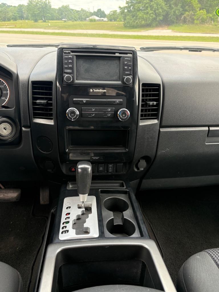 2015 Nissan Titan SV - Photo 11