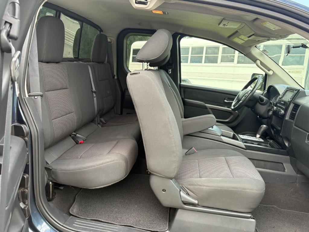 2015 Nissan Titan SV - Photo 14