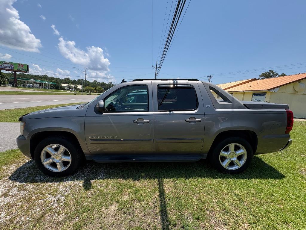 2007 Chevrolet Avalanche 4WD Avalanche w/1LT's photo