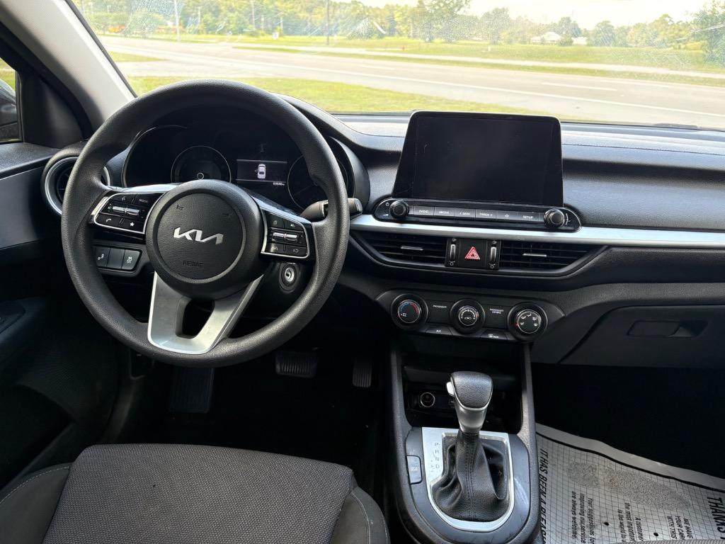 2023 Kia Forte LXS - Photo 14