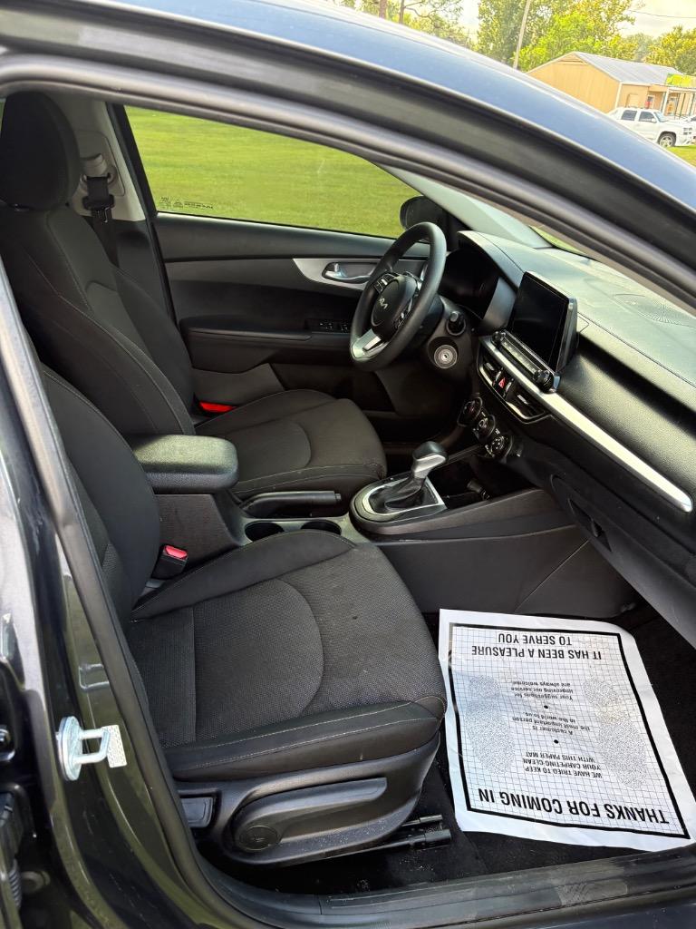 2023 Kia Forte LXS - Photo 10